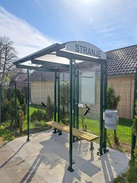 AP Stranje 2 z nalepko